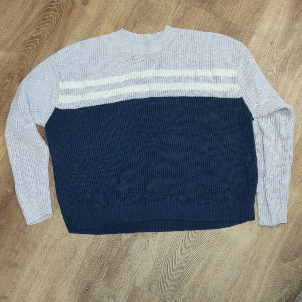 American Eagle two tone crew neck cropped sweater